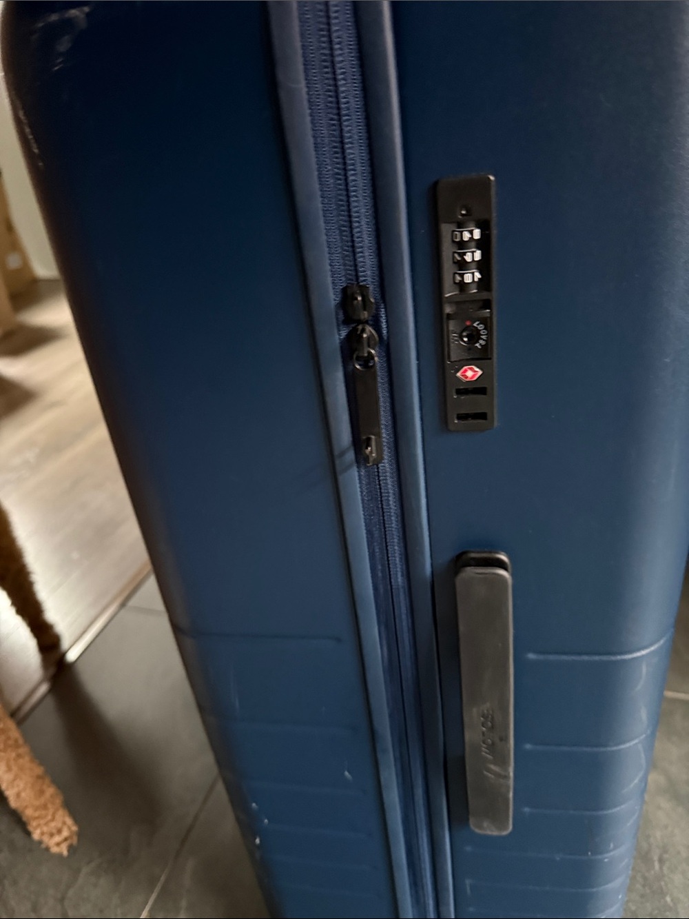 Monos Check-In Large Suitcase - Picture 3 of 8